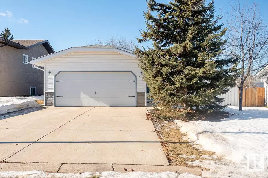 1315 11 ST, Cold Lake, AB T9M 1J5