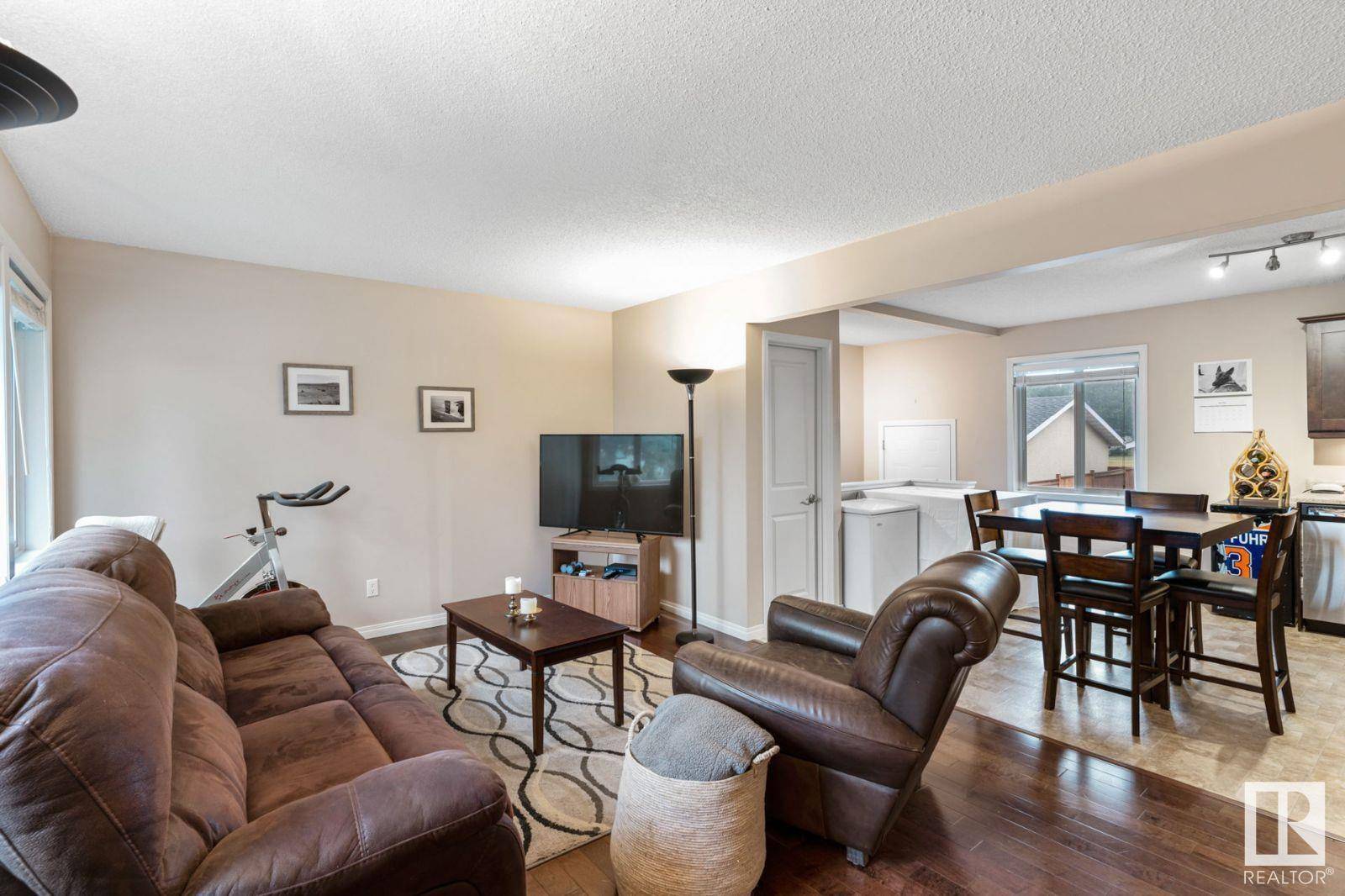 Edmonton, AB T5P 2W5,11022 157 ST NW