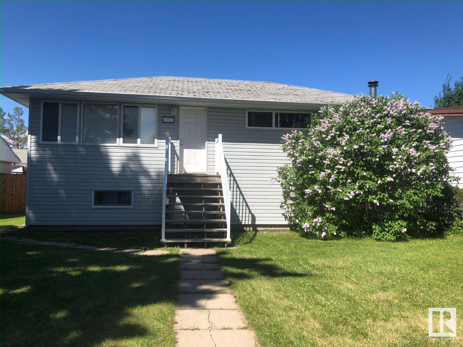 11022 157 ST NW, Edmonton, AB T5P 2W5