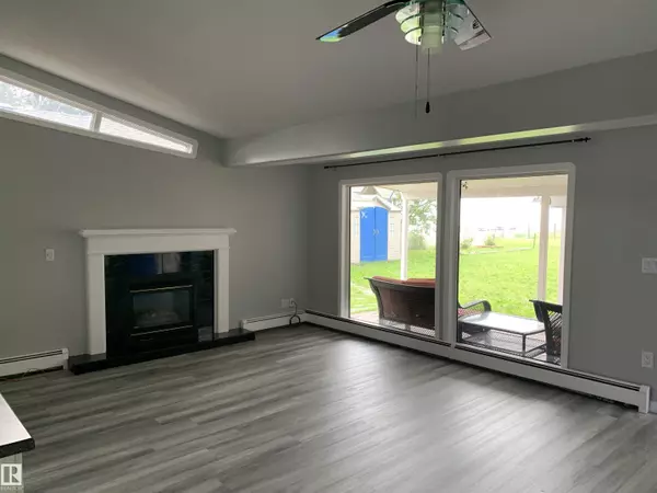 Rural Lac Ste. Anne County, AB T0E 0A0,723 7 ST