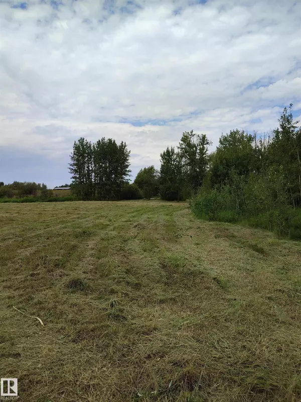 Rural Lac Ste. Anne County, AB T0E 1V0,HWY 633 RR21