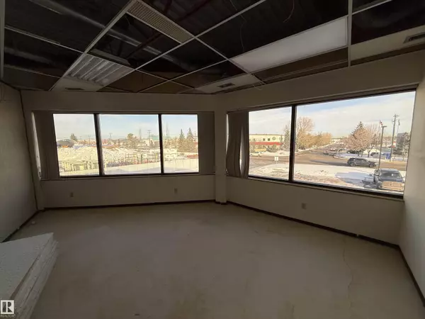 Edmonton, AB T6E 5Y2,9131 39 AV NW