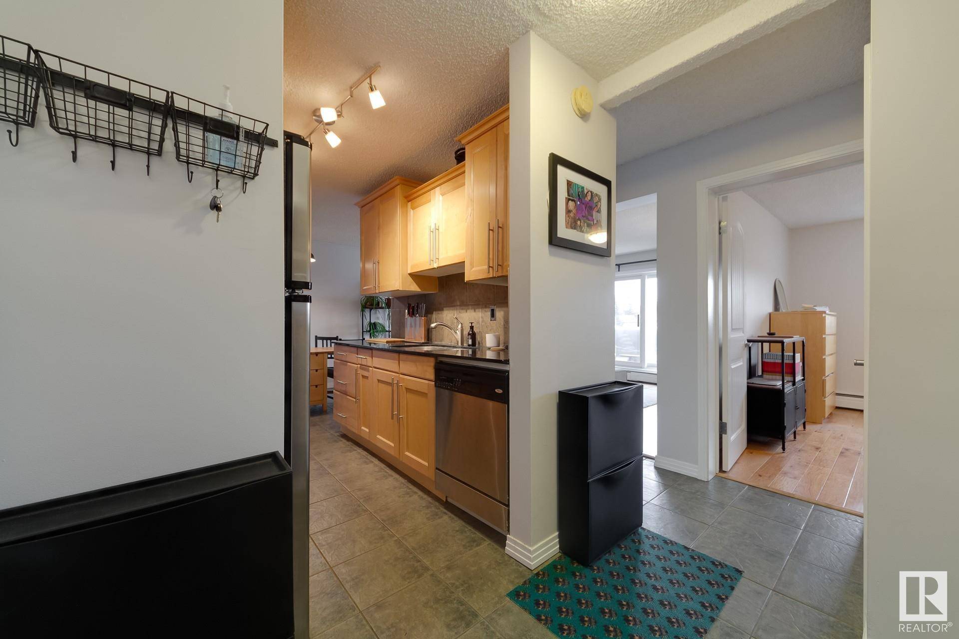 Edmonton, AB T6J 0Z7,#305 8215 83 AV NW