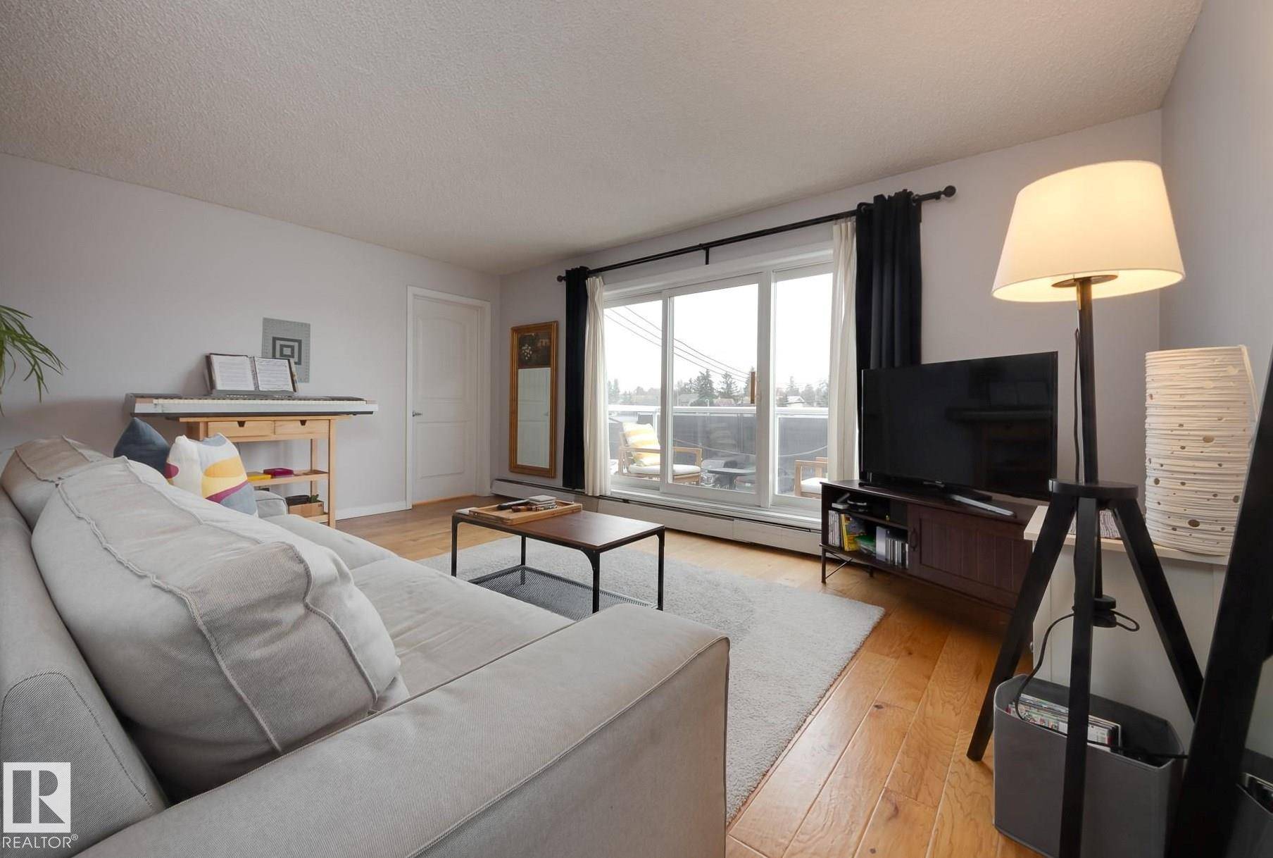 #305 8215 83 AV NW, Edmonton, AB T6J 0Z7