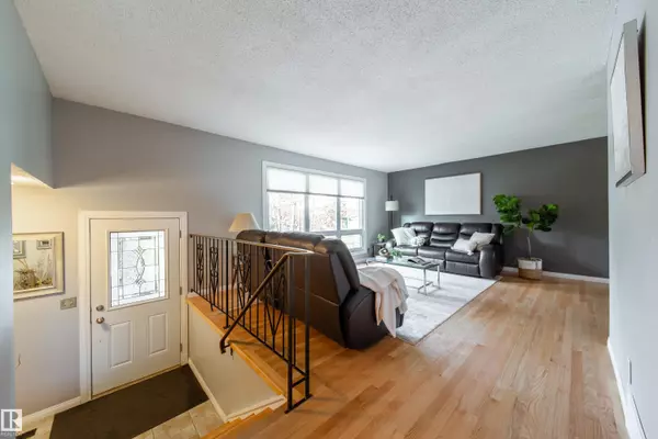 Edmonton, AB T6J 3R4,2415 117 ST NW