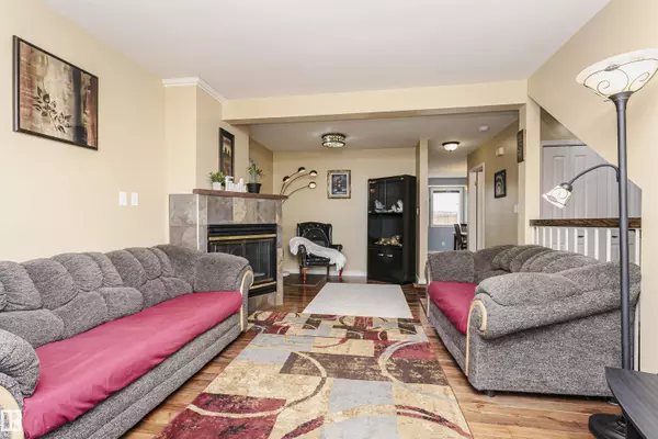 Edmonton, AB T5Y 2S3,#8 3645 145 AV NW