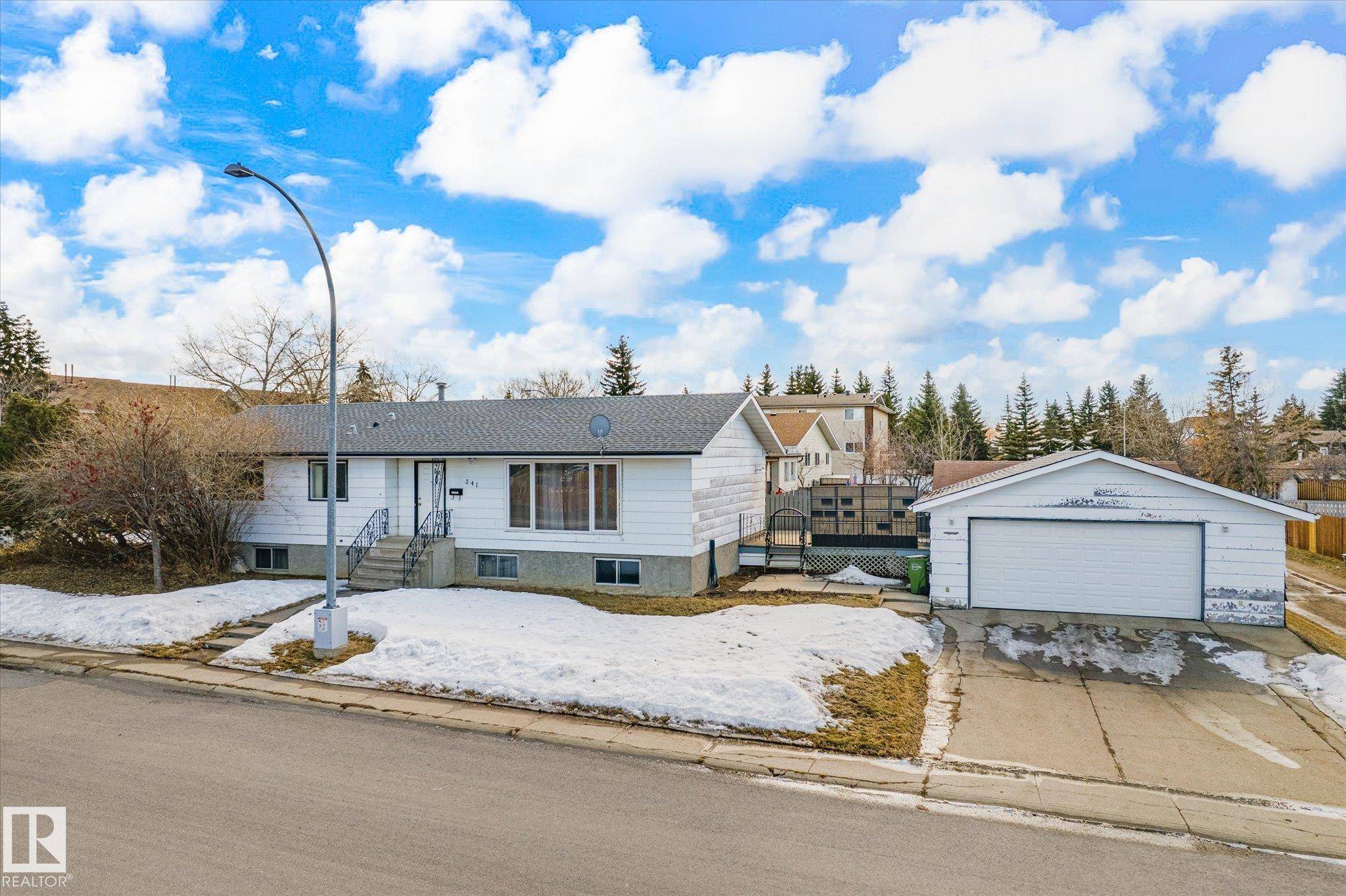 341 GRAND MEADOW CR NW, Edmonton, AB T6L 1W9