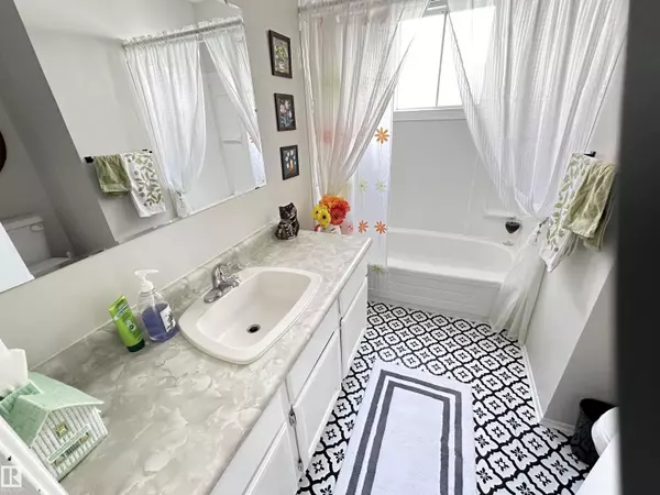 Westlock, AB T7P 1E8,11015 105 ST