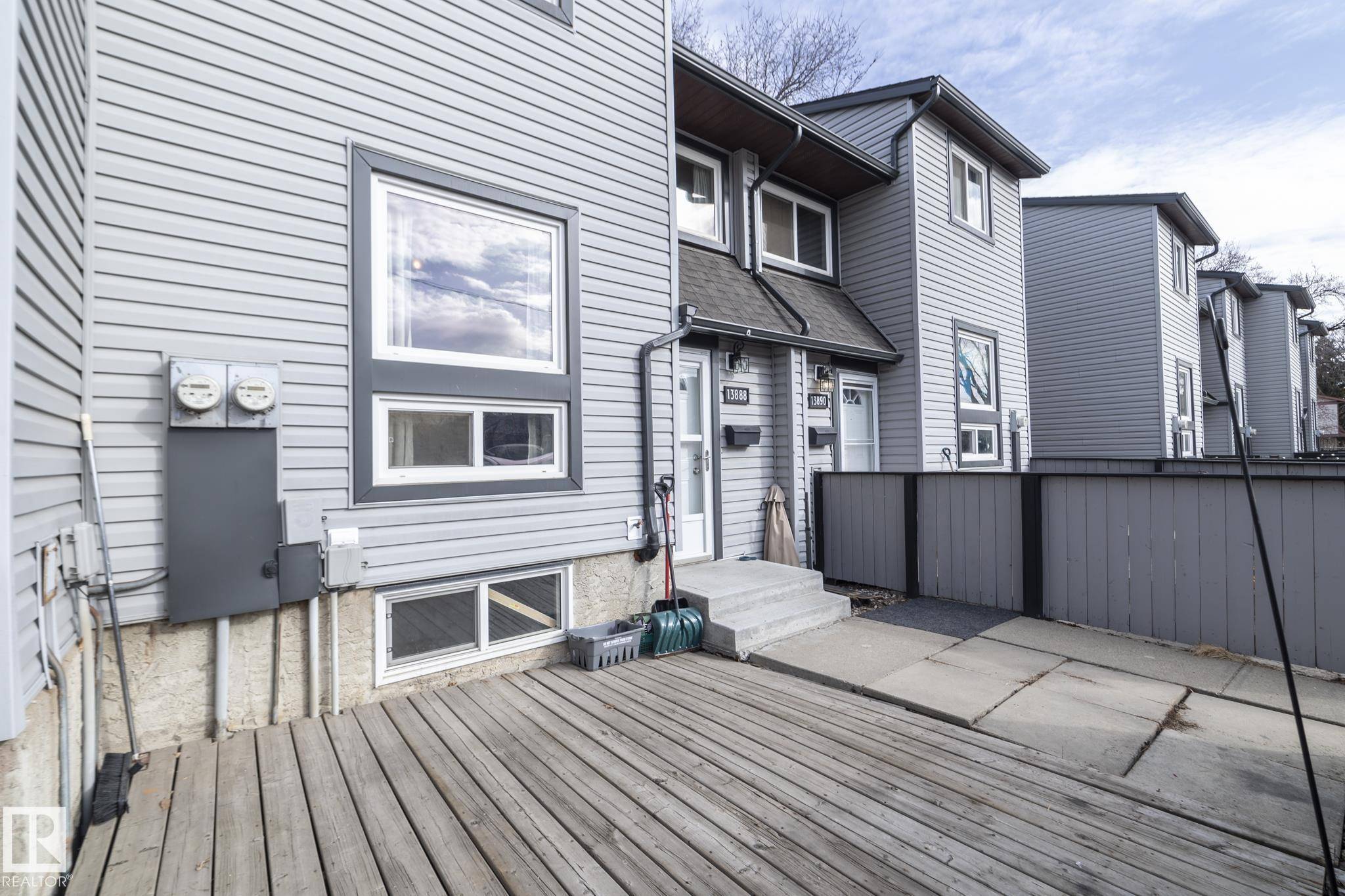 Edmonton, AB T5Y 1B6,13888 24 ST NW NW