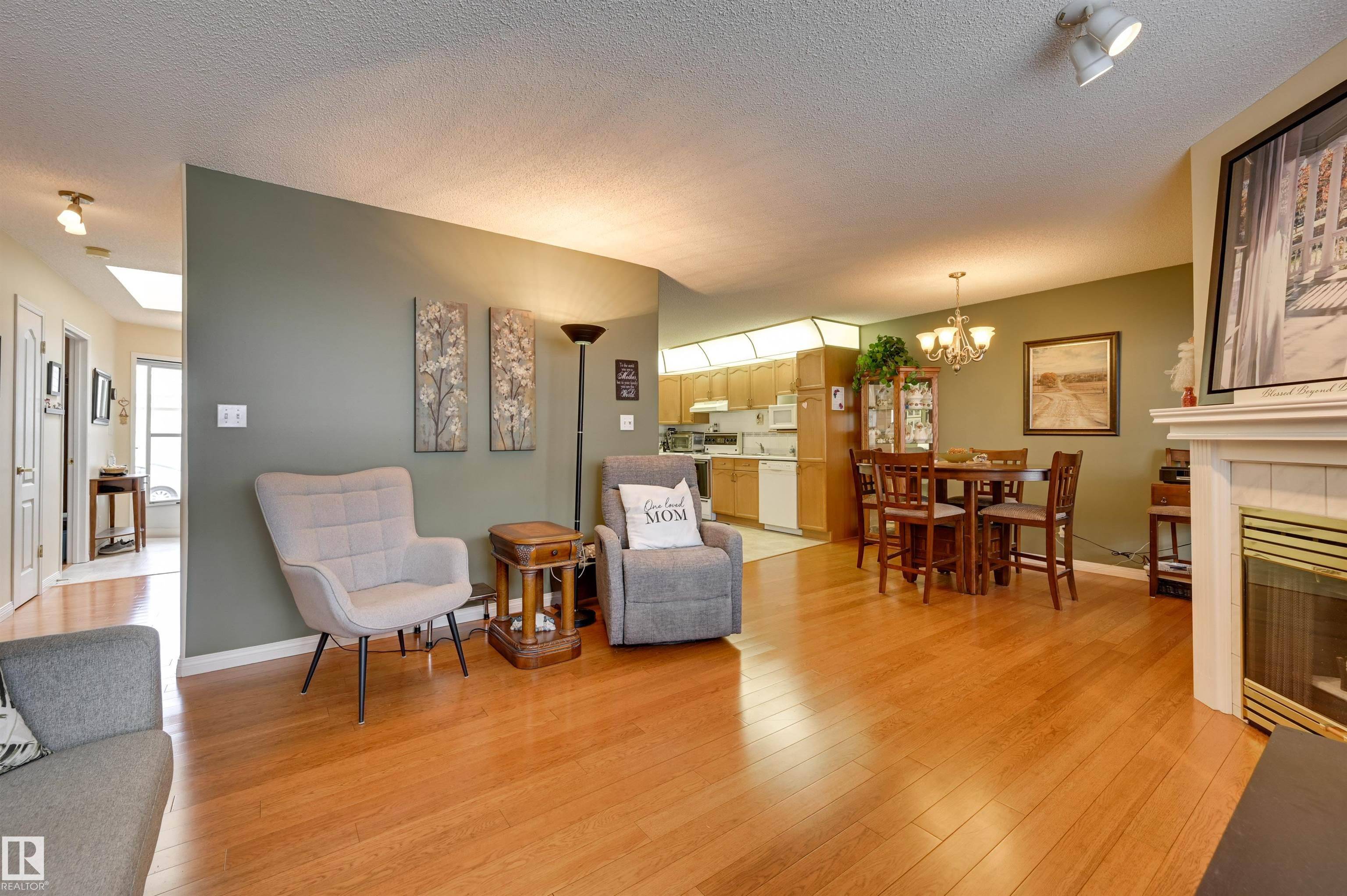 Edmonton, AB T6L 6T2,1013 YOUVILLE DR W NW