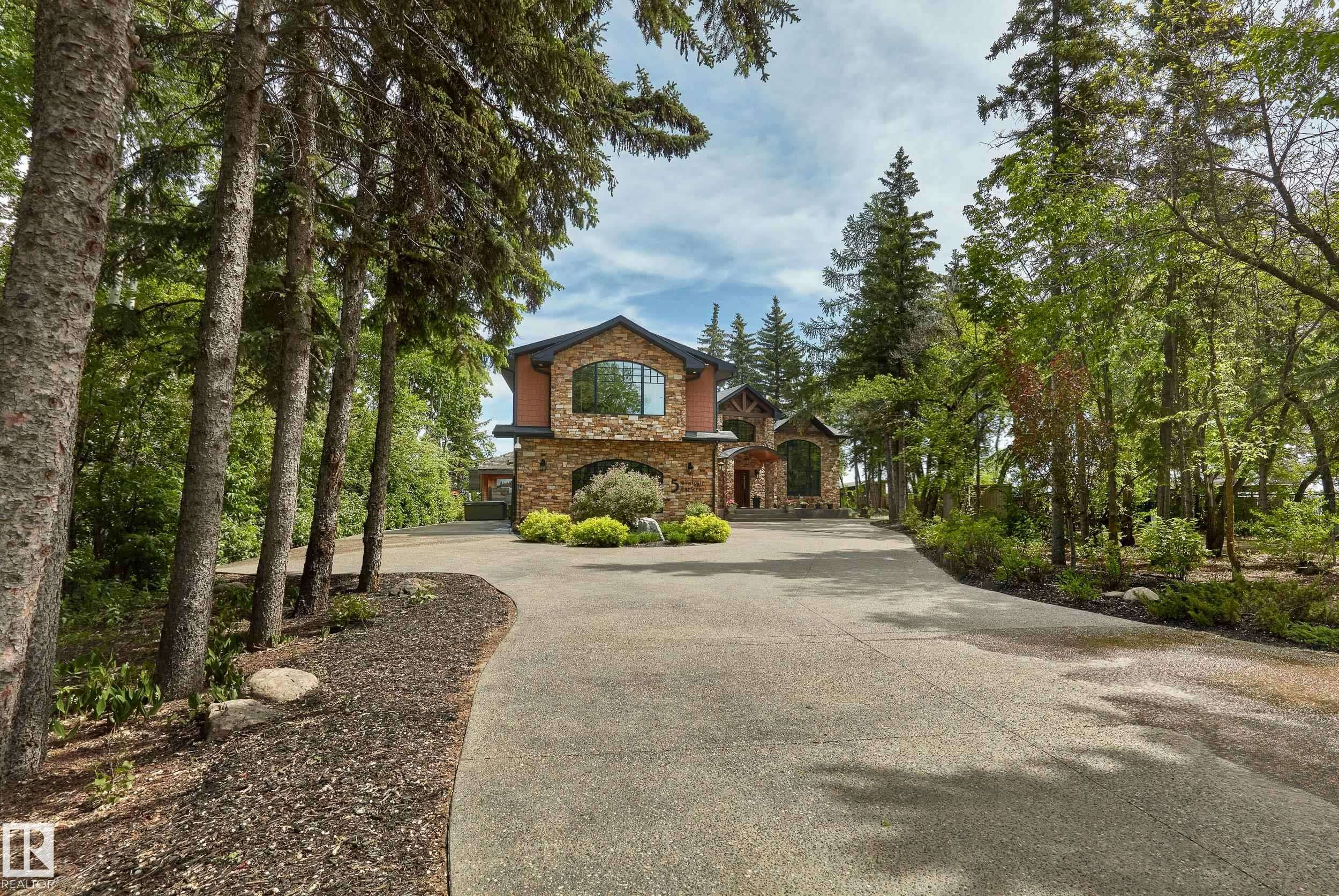 Edmonton, AB T6M 2N3,5 DONSDALE CR NW