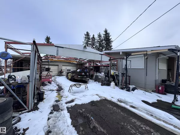 Edmonton, AB T6P 1R9,6611 8 ST NW