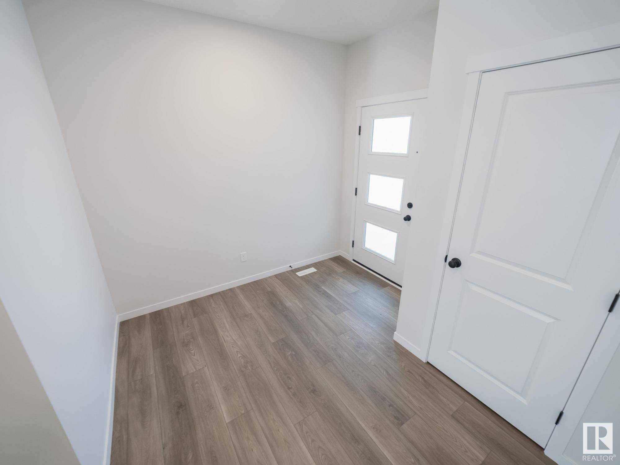 Edmonton, AB T6M 3B7,2246 193A ST NW