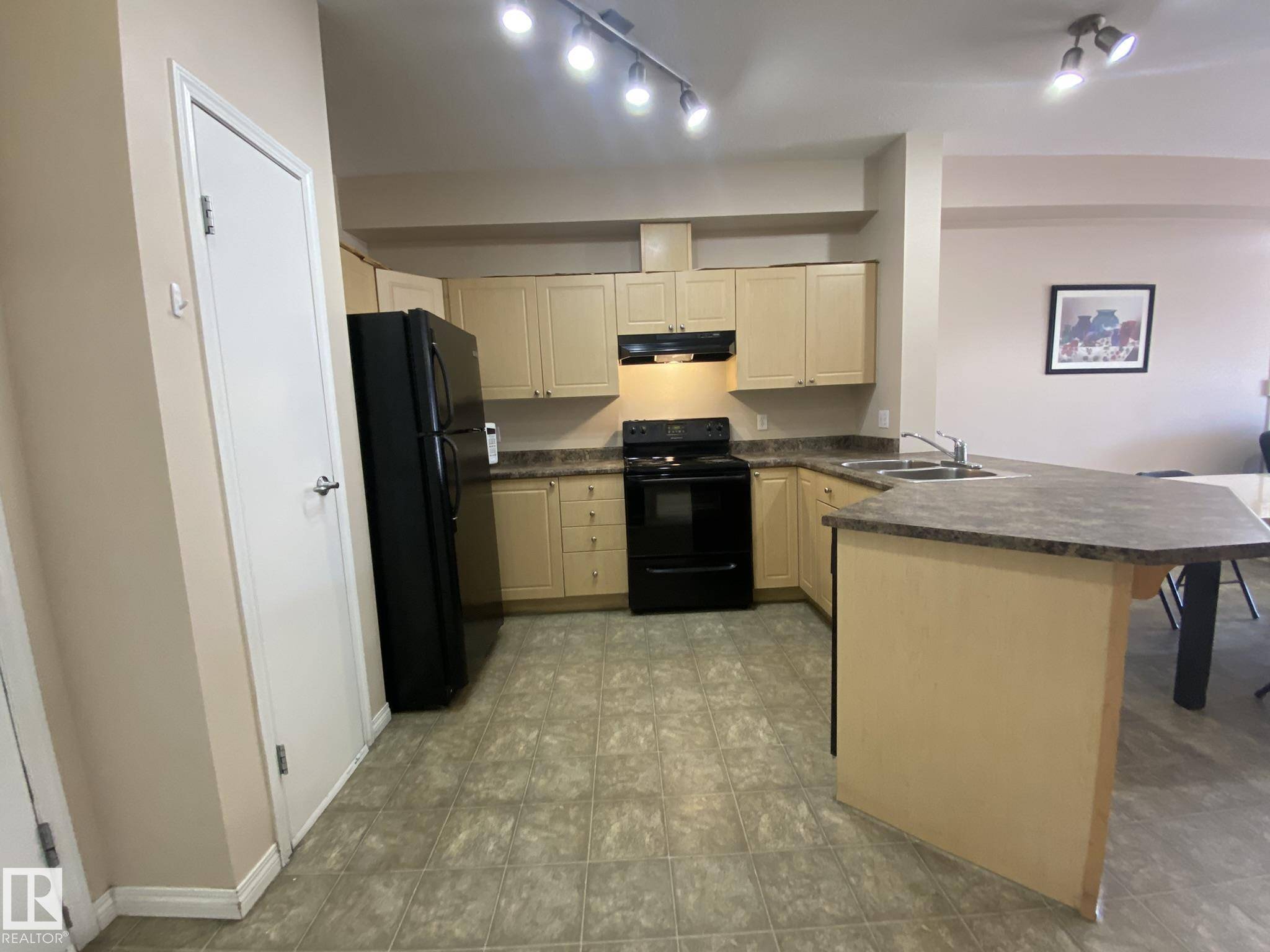 Edmonton, AB T5Y 0H6,#219 4304 139 AV NW