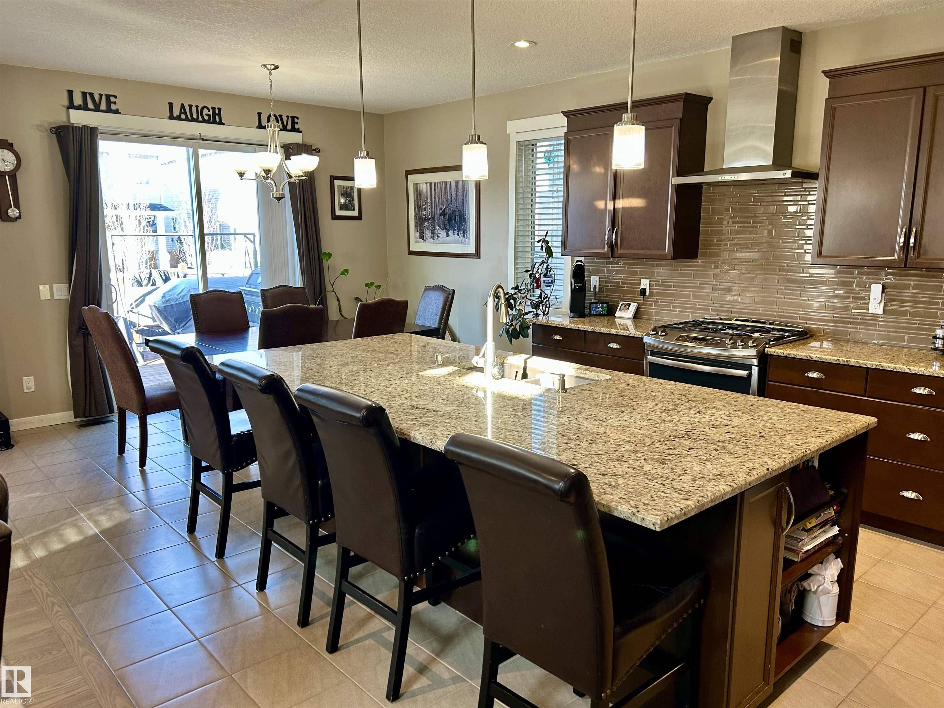 Edmonton, AB T6X 1V9,7732 19 AV SW