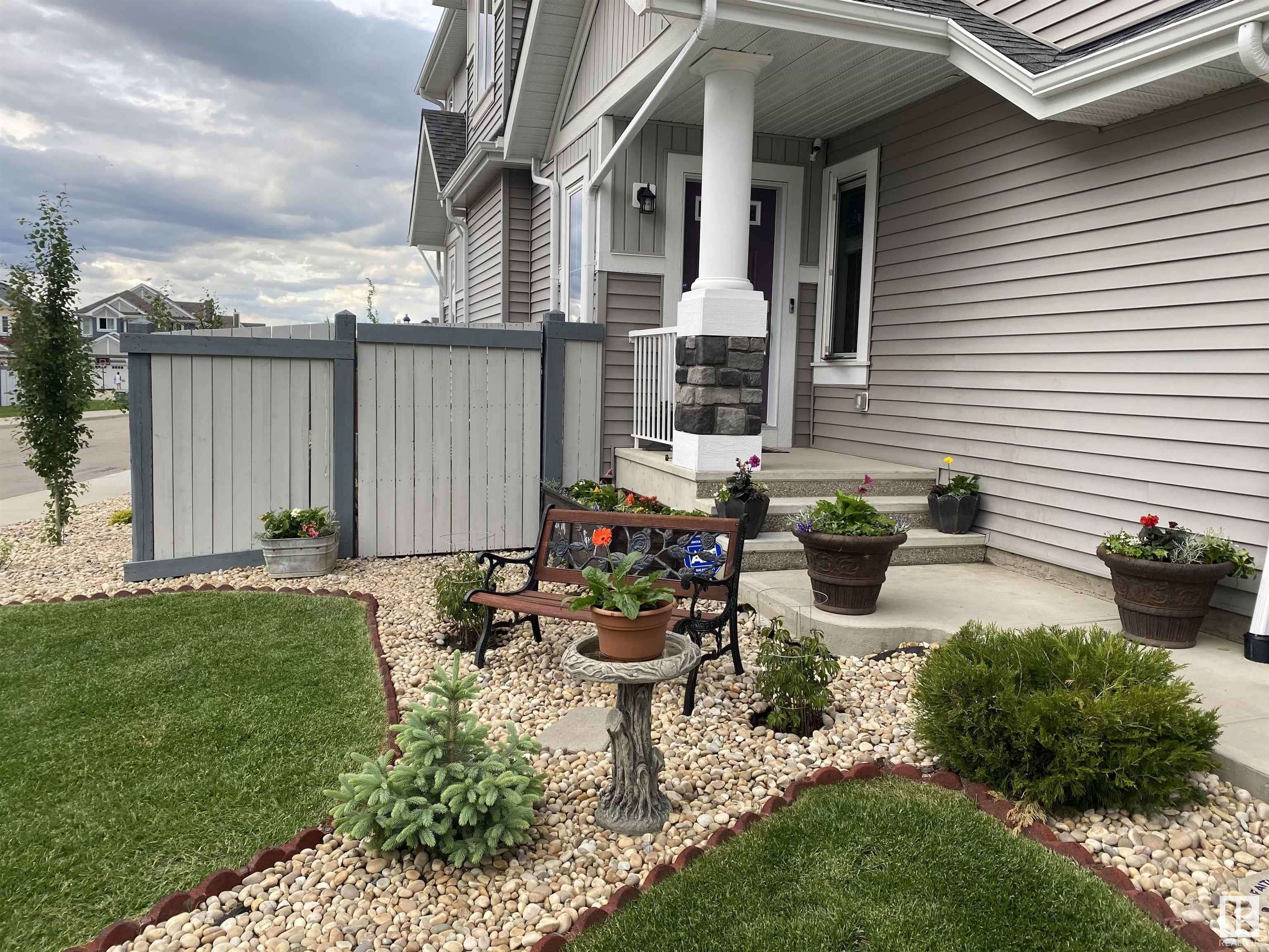 Edmonton, AB T6X 1V9,7732 19 AV SW