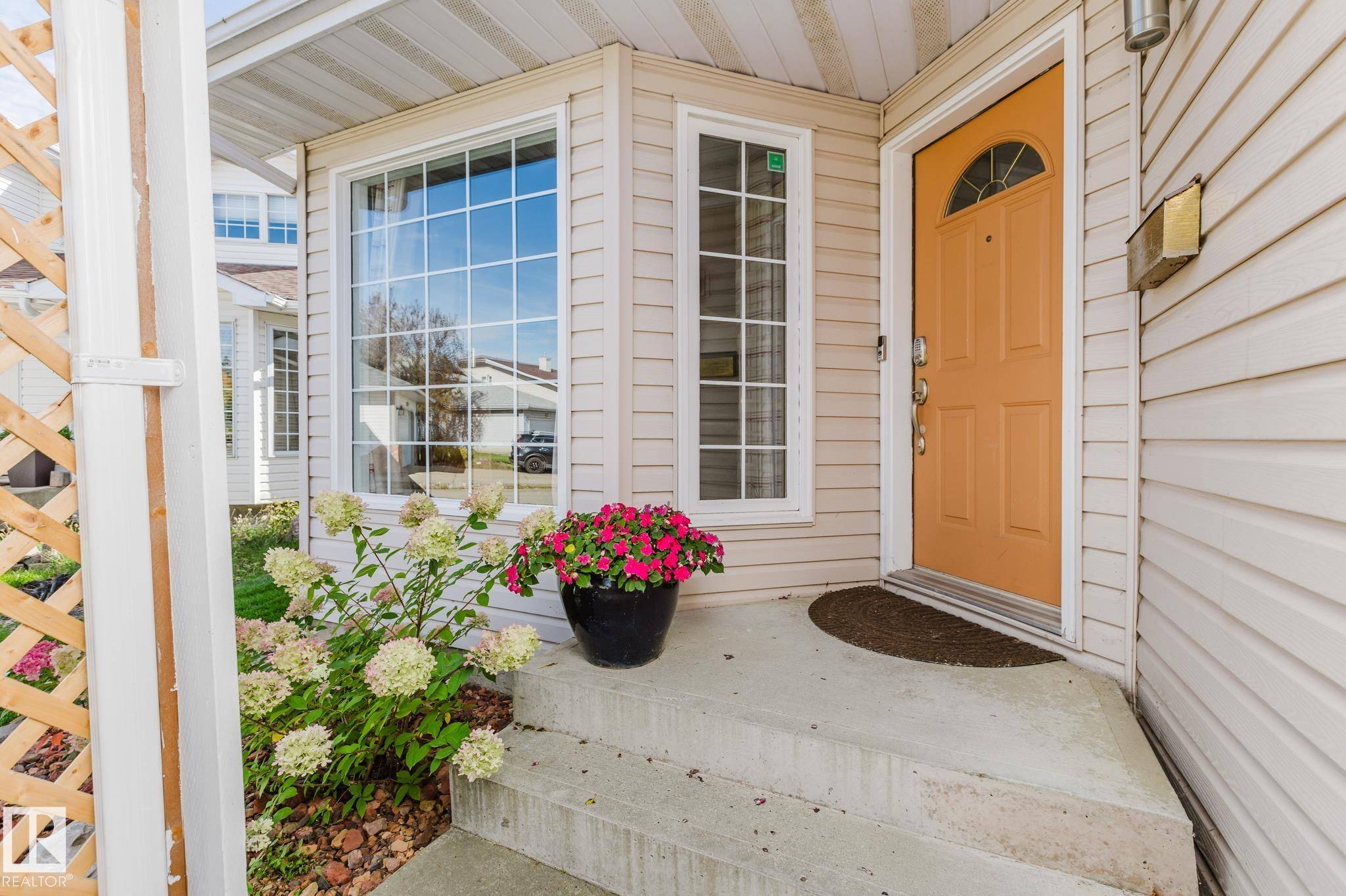 Edmonton, AB T6J 6W5,11315 8 AV NW