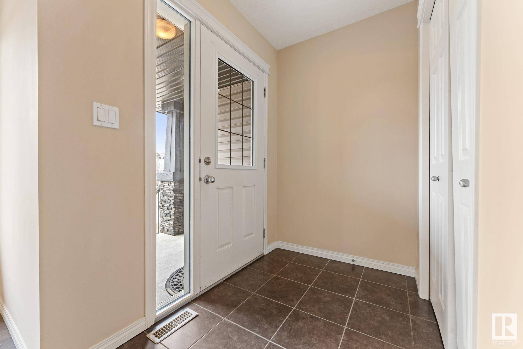 Edmonton, AB T6X 1T8,1091 WATT PM SW