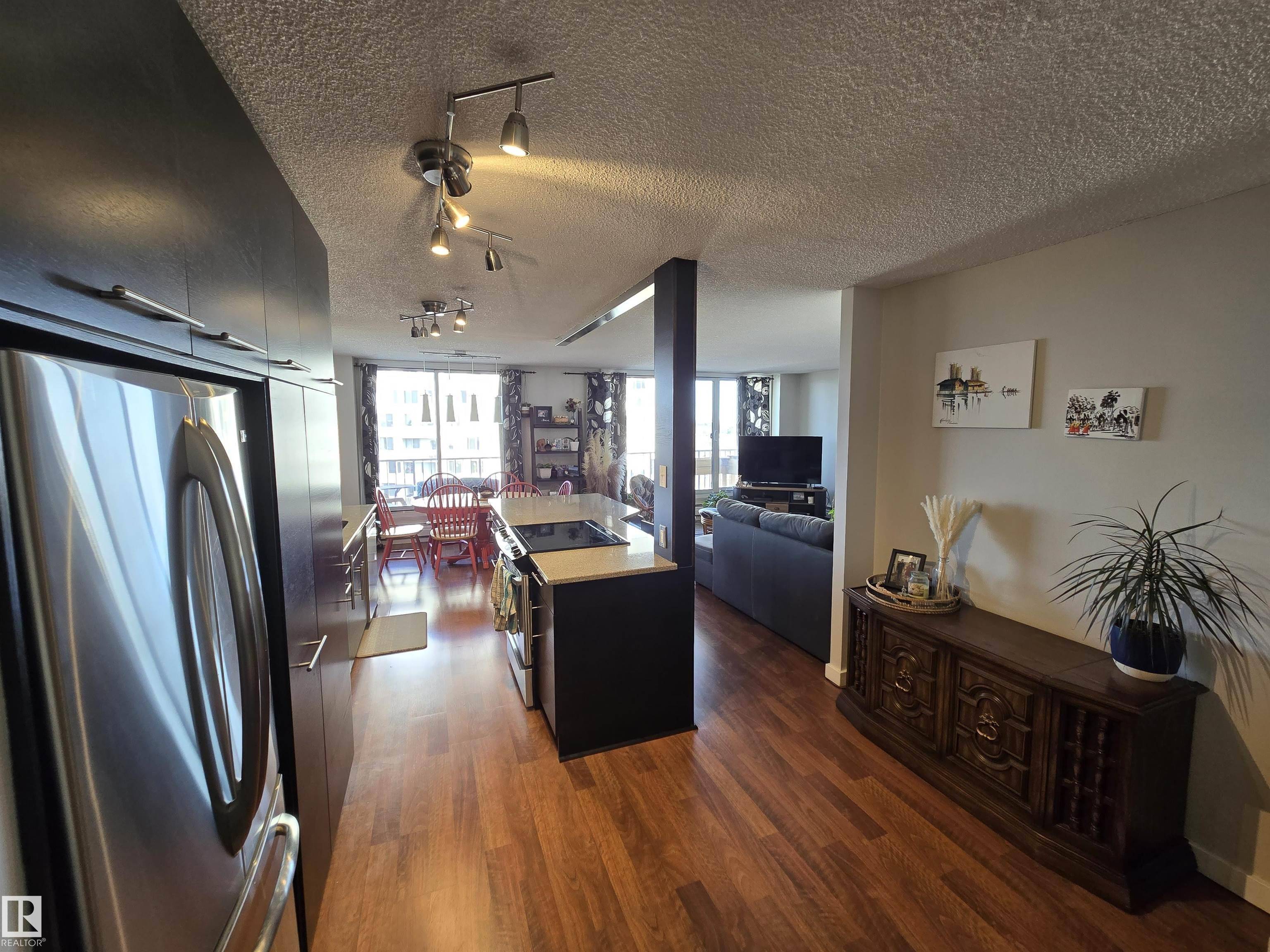 Edmonton, AB T6E 4Y9,#706 10135 SASKATCHEWAN DR NW
