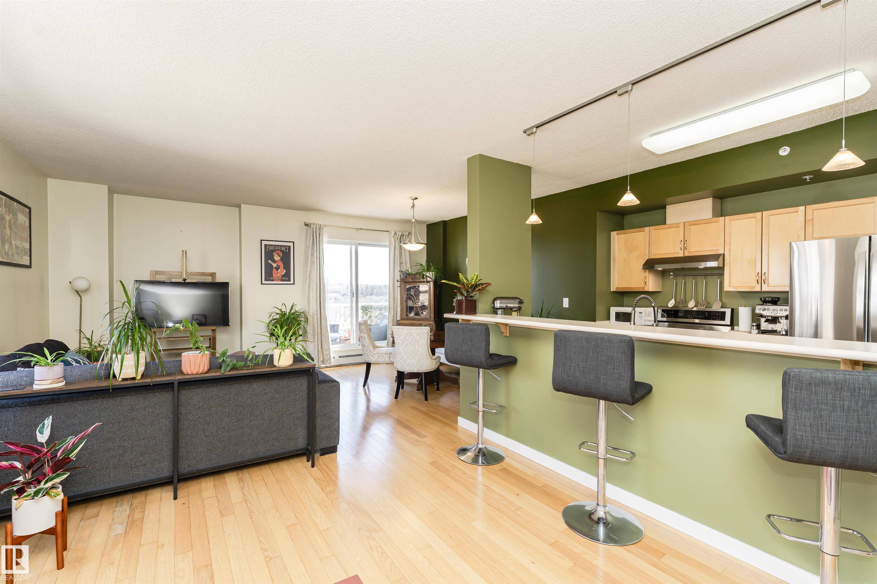 Edmonton, AB T5K 2Y4,#404 9707 105 ST NW