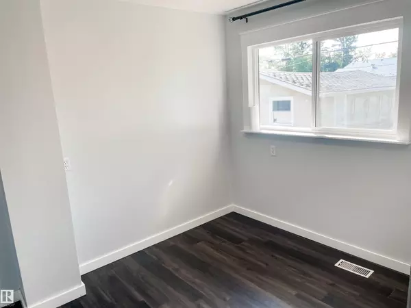 Drayton Valley, AB T7A 1J3,4729 50 AV