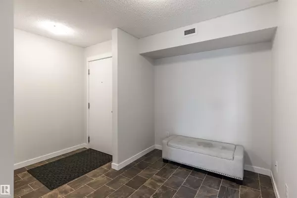 Edmonton, AB T5Z 0N7,#202 18122 77 ST NW