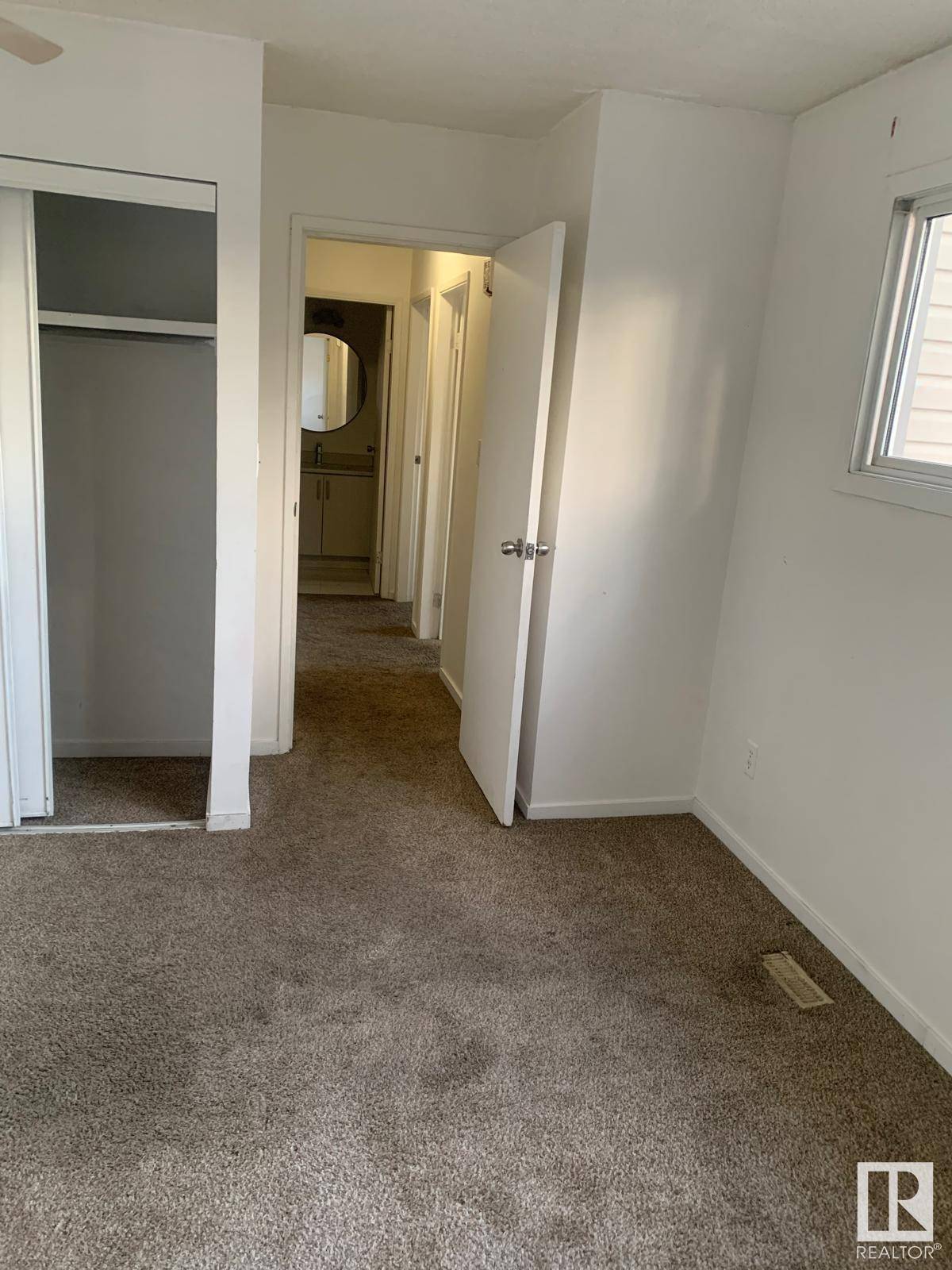 Edmonton, AB T6K 2V9,1750 LAKEWOOD S NW