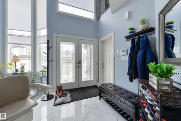 Edmonton, AB T5Y 3R2,6523 173 AV NW