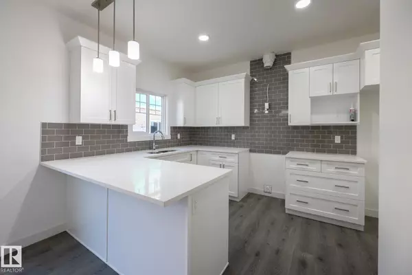 Edmonton, AB T6X 3C5,4709 HAWTHORN LN SW