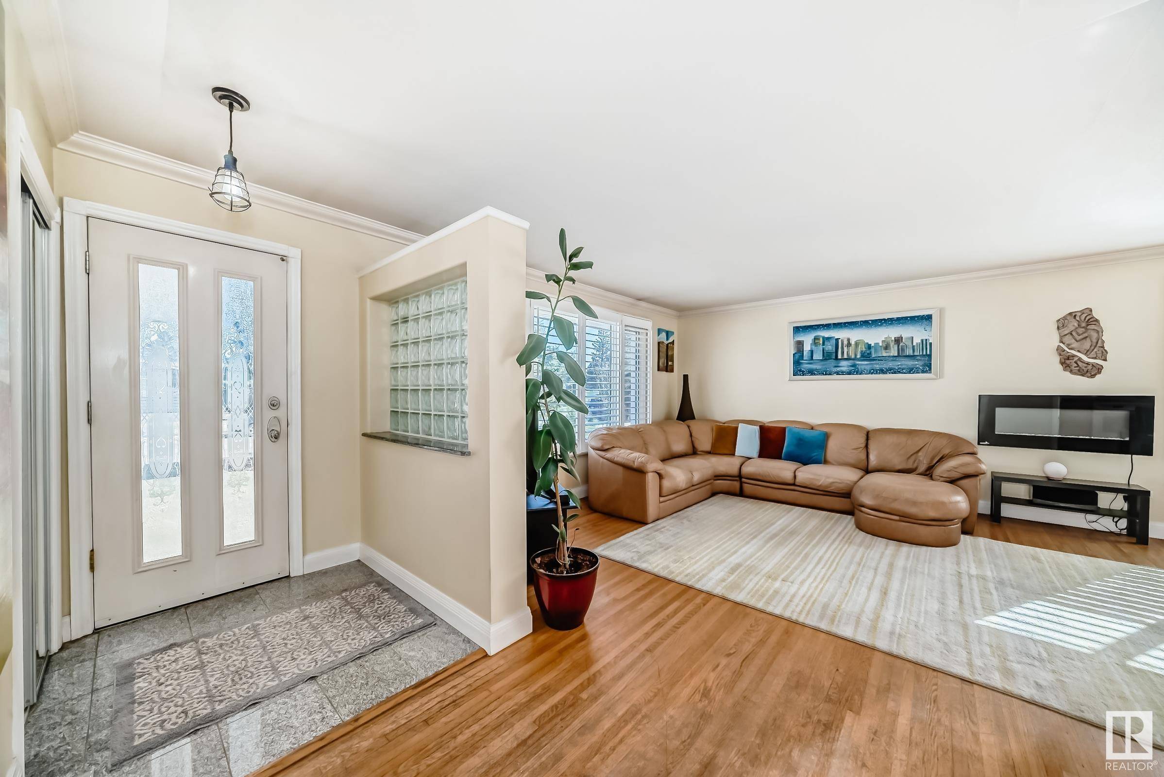 Edmonton, AB T6J 0L8,11731 38A AV NW