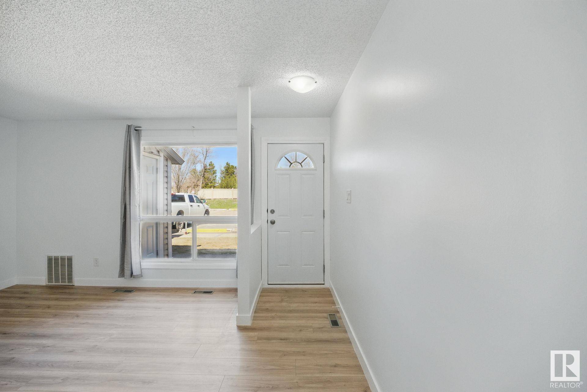 Edmonton, AB T6J 5K2,#41 2204 118 ST NW