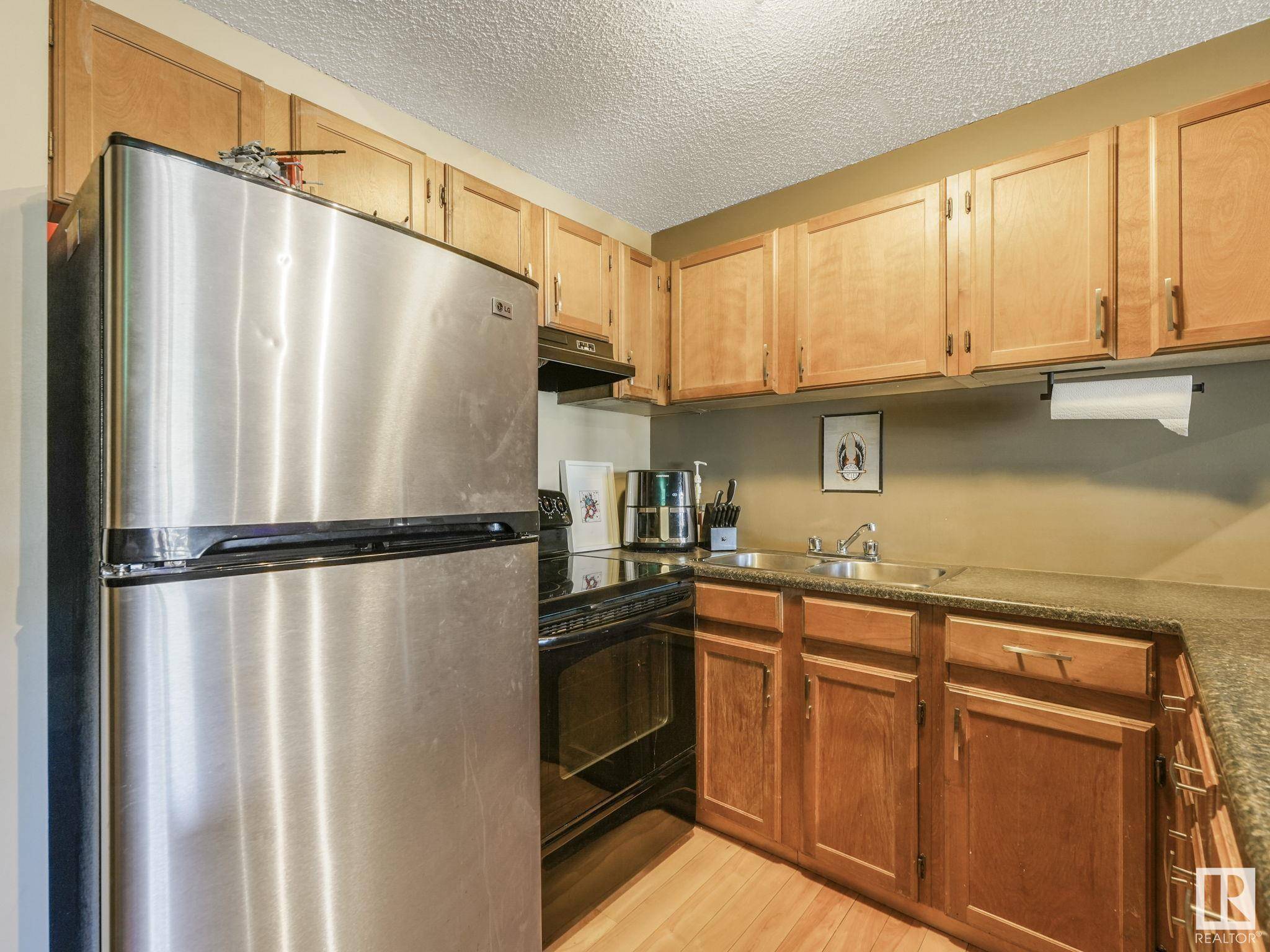 Edmonton, AB T5M 1M2,#9 10931 83 St NW NW