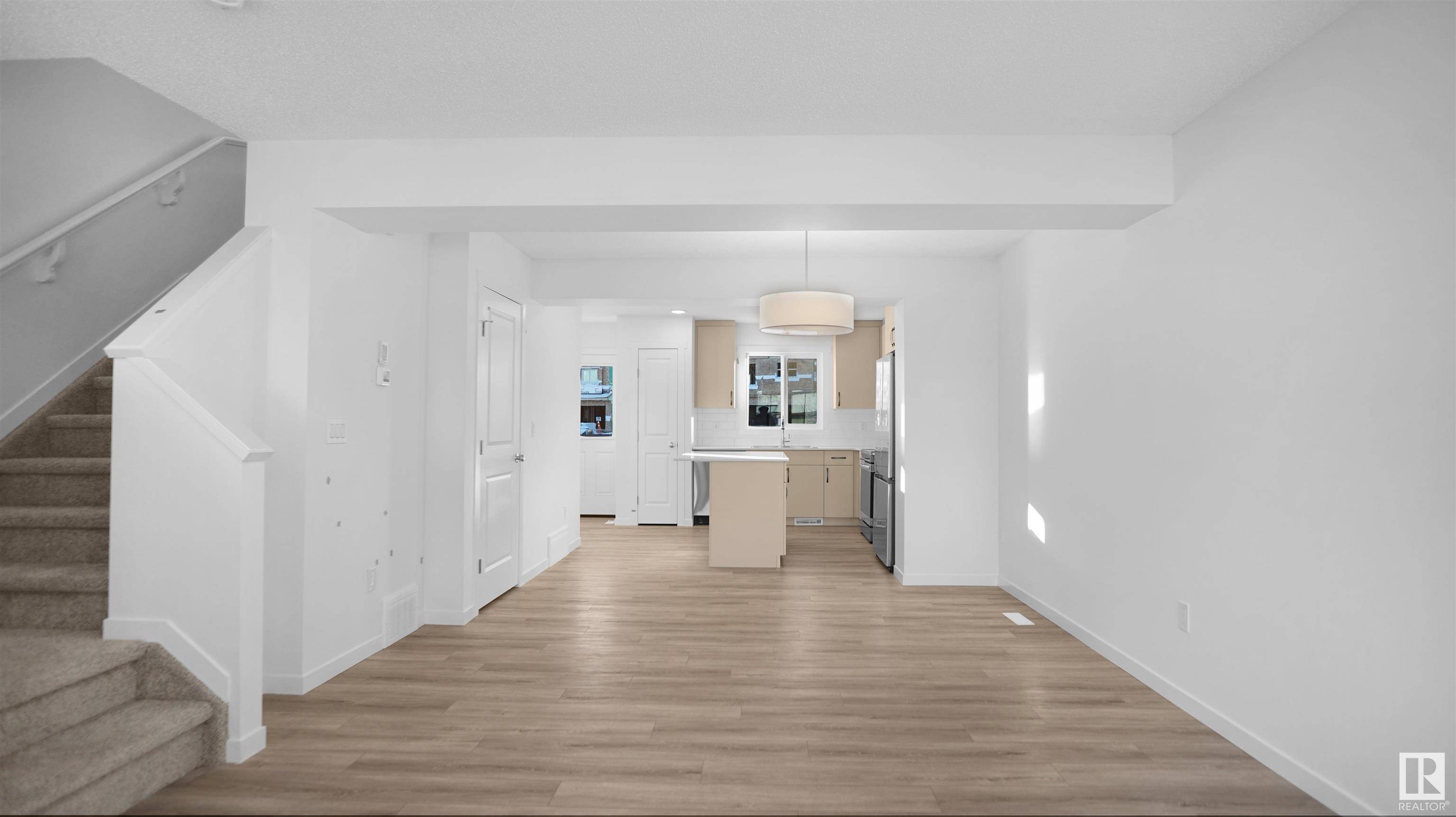 Edmonton, AB T6W 3J2,#2 3705 141 ST SW