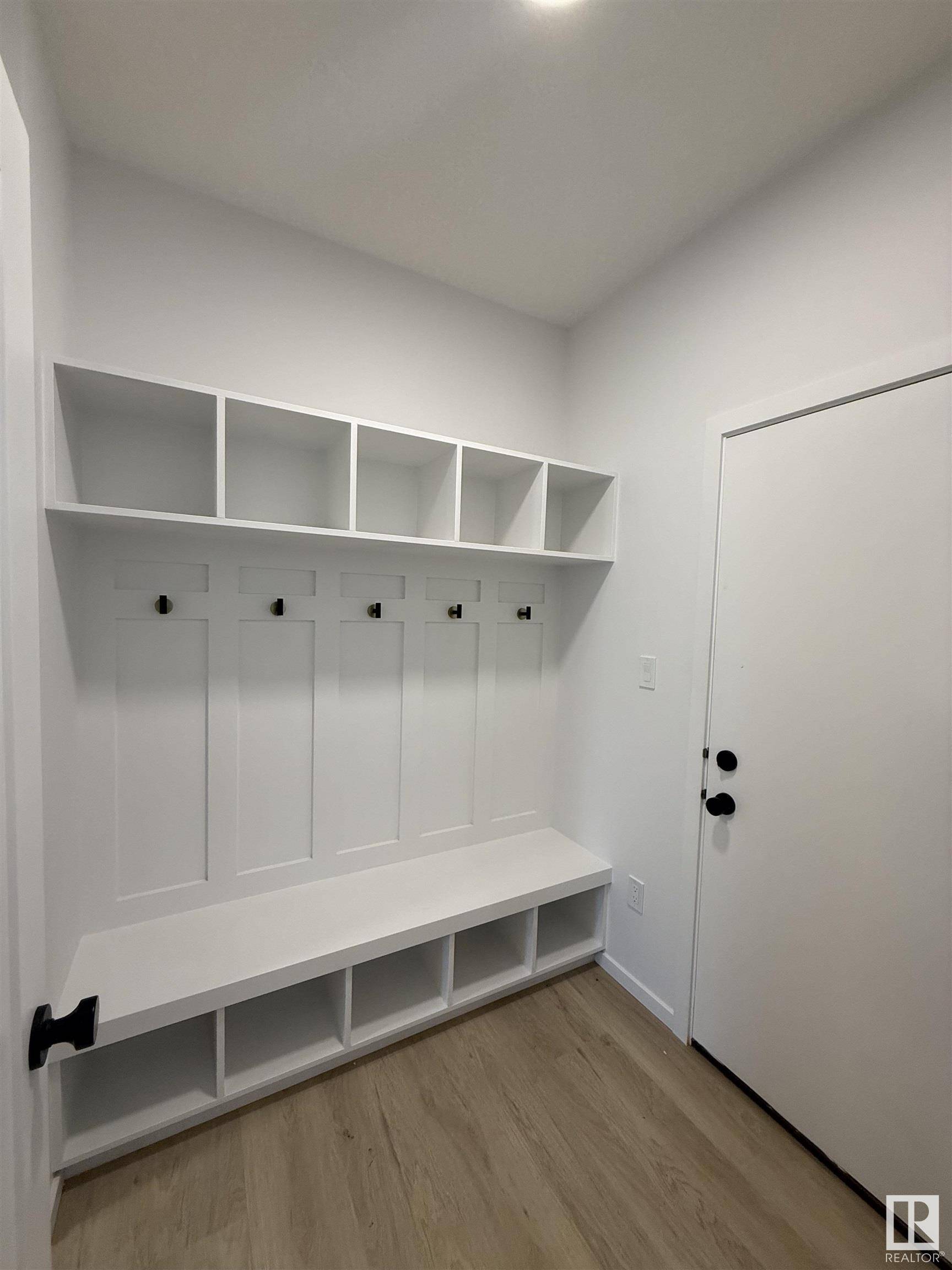 Edmonton, AB T5Z 0W5,7726 174A AV NW NW