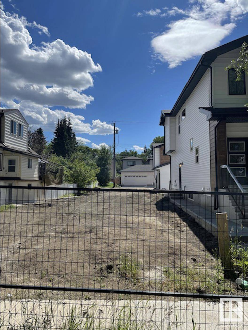 Edmonton, AB T5Y 4G6,10815 65 AV NW