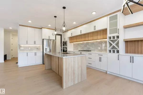 22135 81 AV NW, Edmonton, AB T5T 7R6