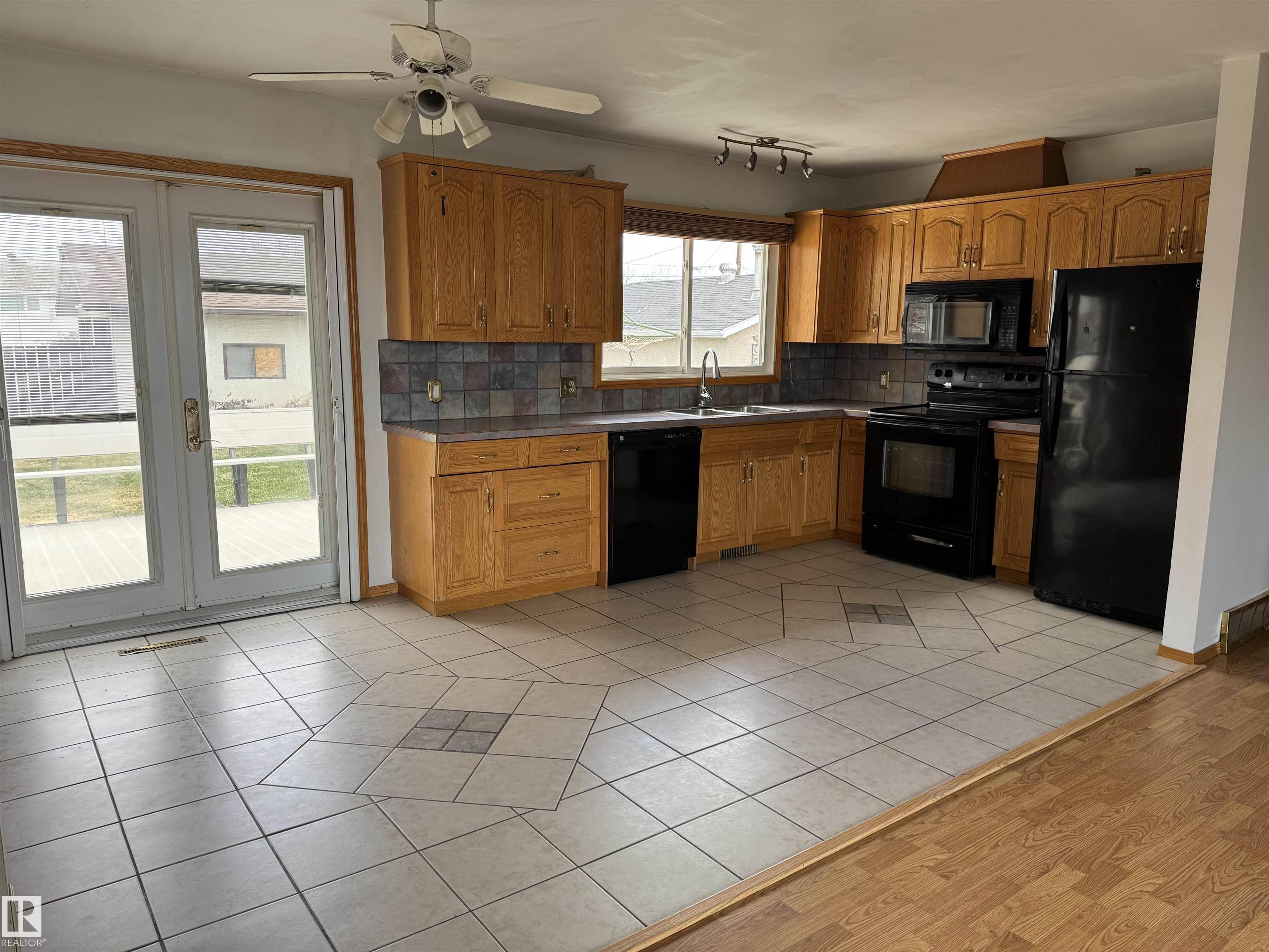 Drayton Valley, AB T7A 1C3,5420 49A ST