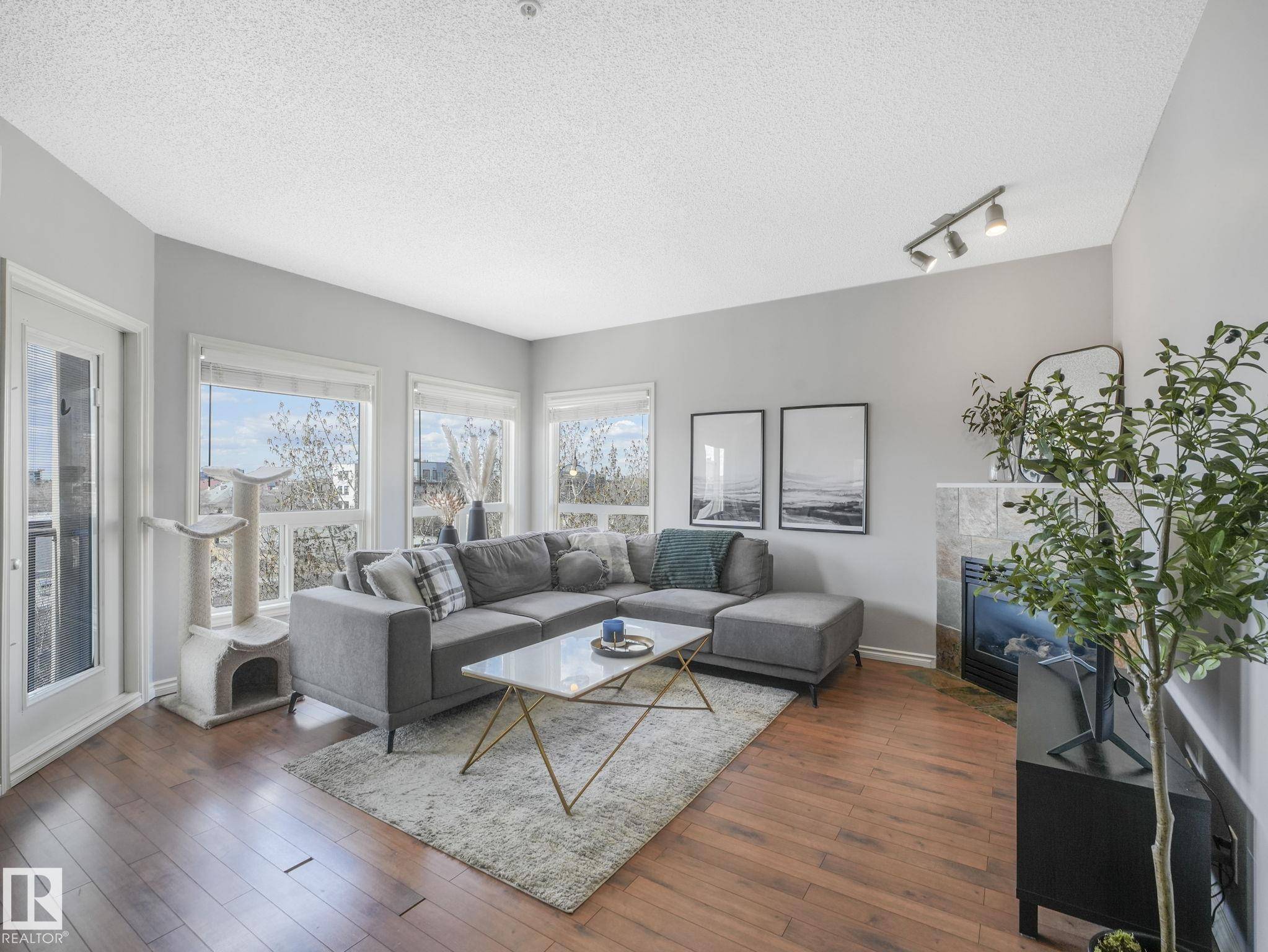 Edmonton, AB T5K 1M7,#504 10235 112 ST NW