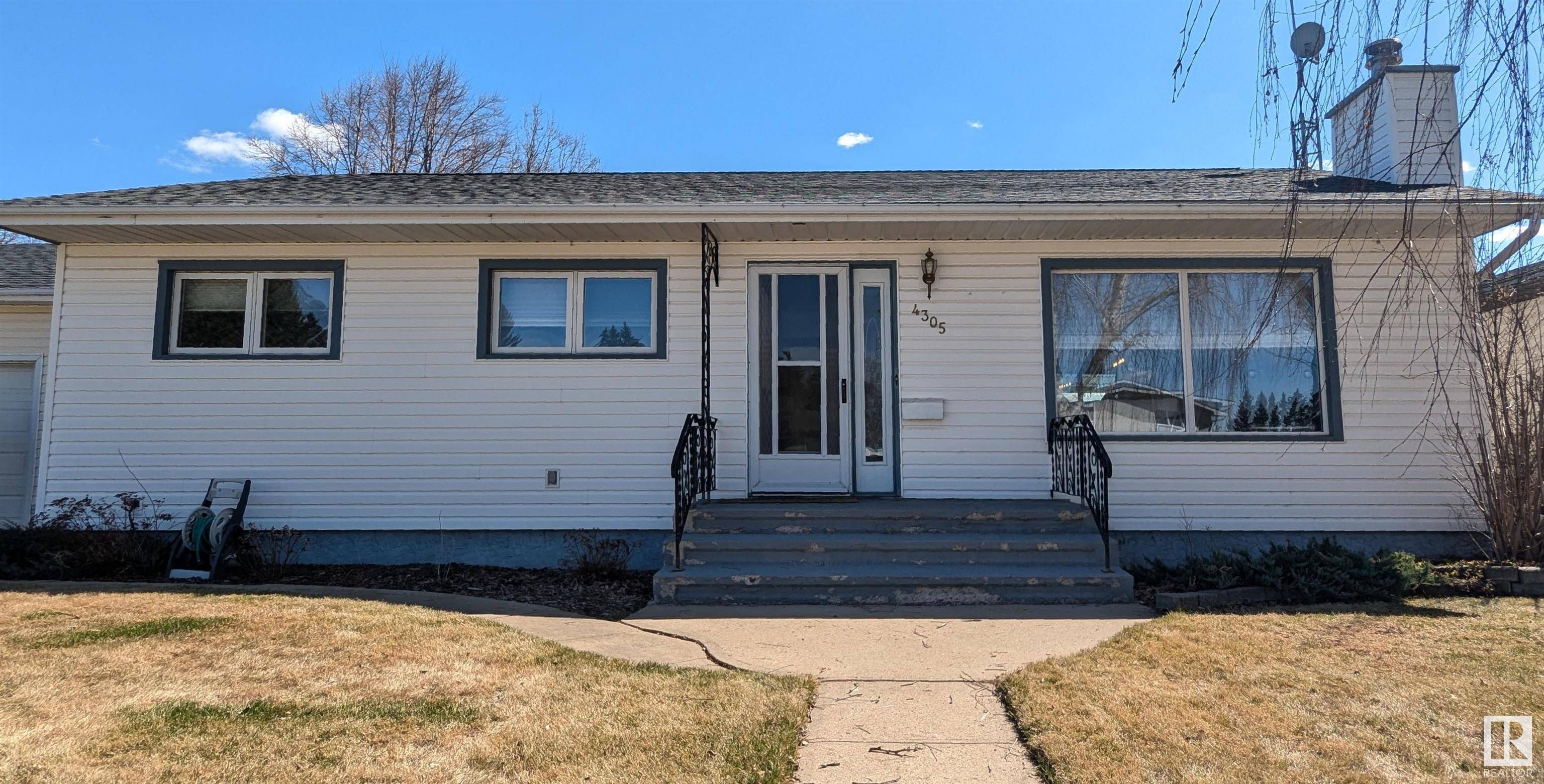 4305 50 ST, Vegreville, AB T9C 1B7