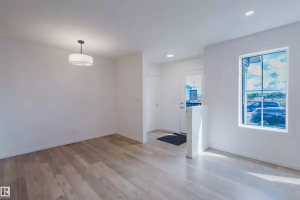 Sherwood Park, AB T6H 5E5,1050 Hearthstone BV