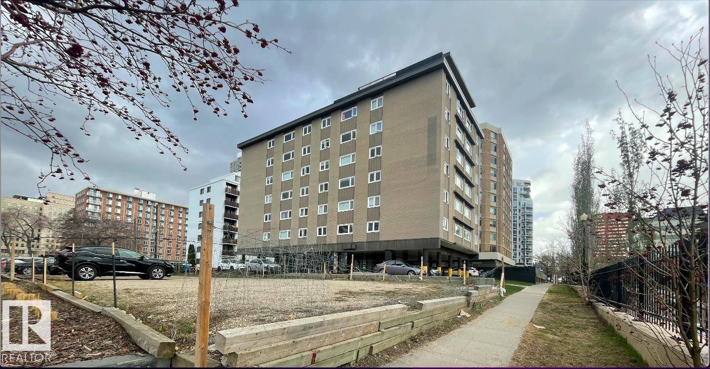Edmonton, AB T5K 1A6,9822 - 9824 105 ST NW