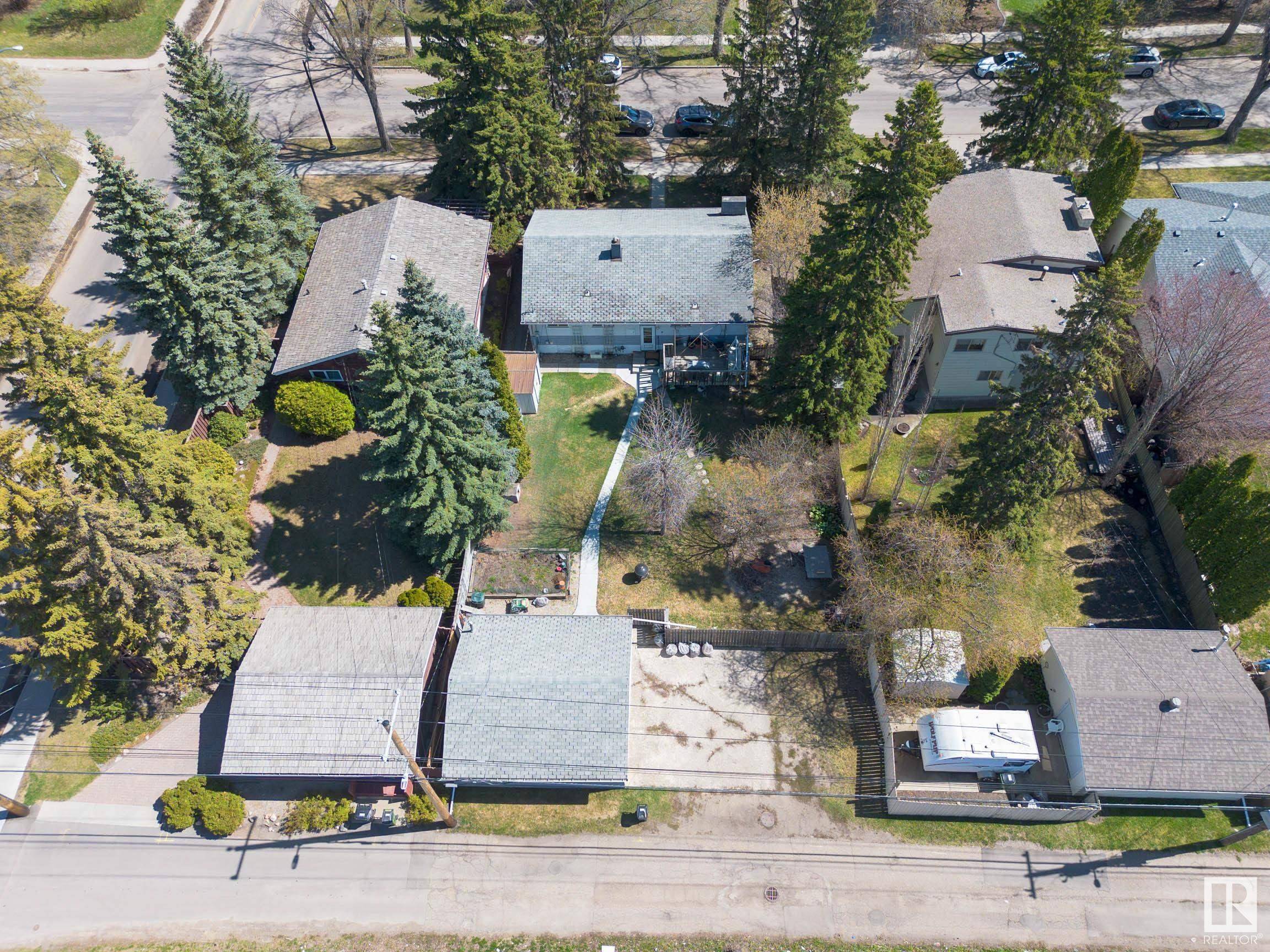 Edmonton, AB T5R 1A6,9432 148 ST NW