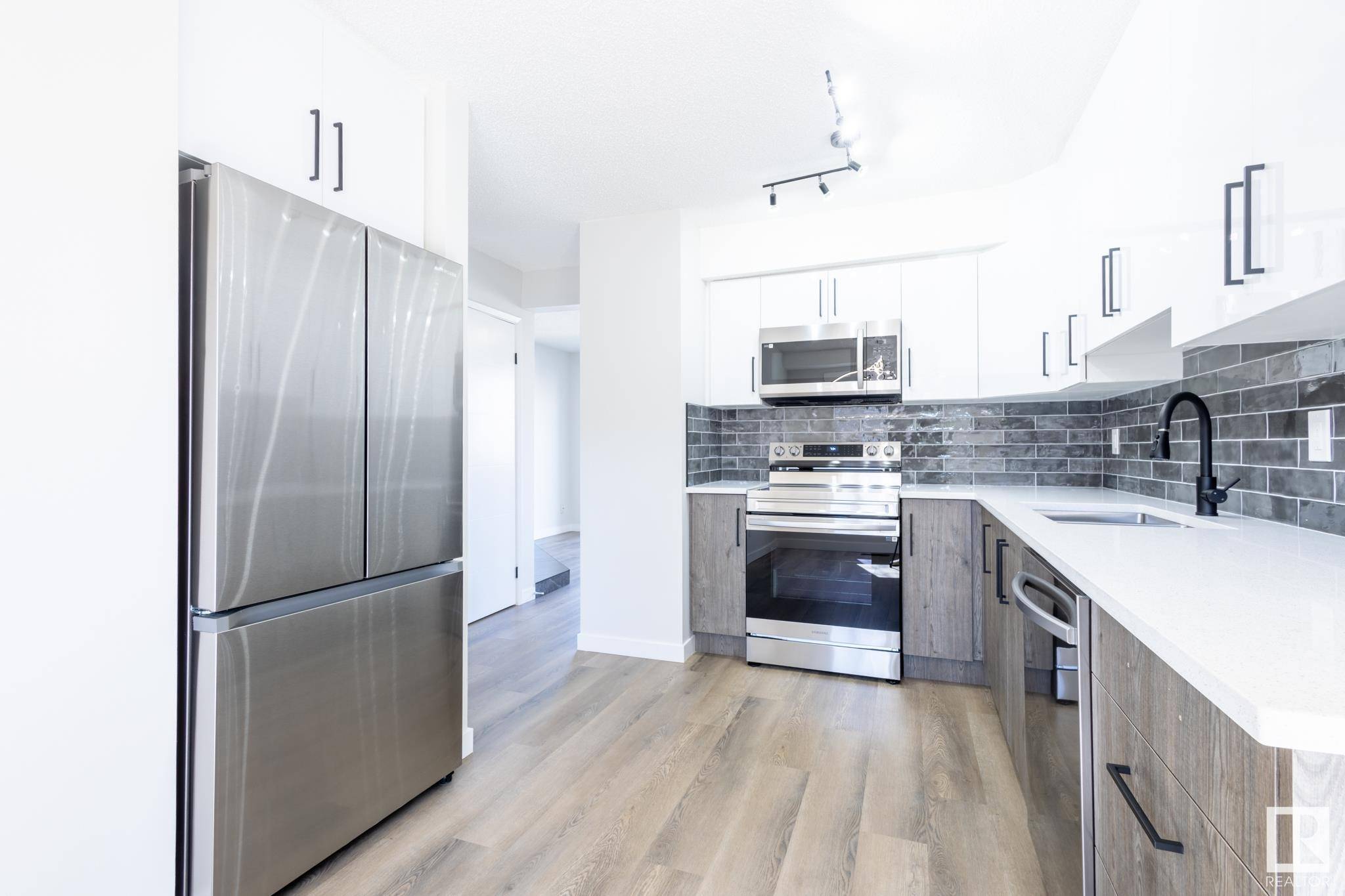 1275 HOOKE RD NW, Edmonton, AB T5A 4A5