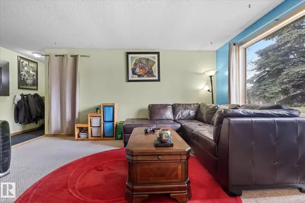 Edmonton, AB T6L 2R2,1758 37 ST NW