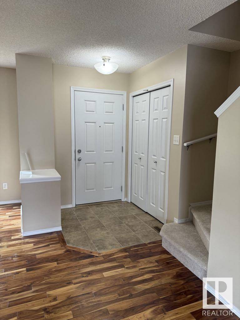 Edmonton, AB T6X 0L5,7113 21 AV SW SW