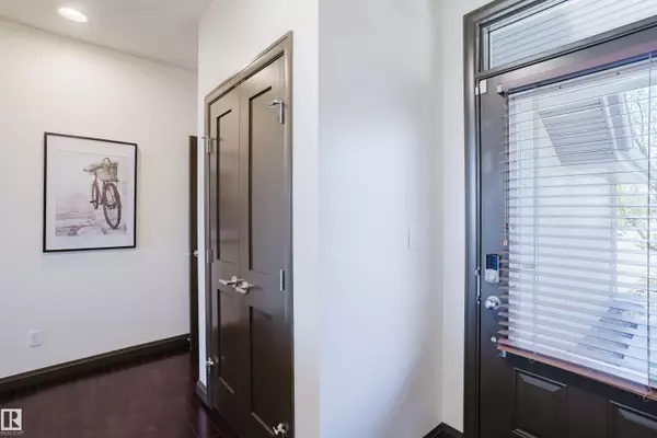 Edmonton, AB T6W 0H1,518 ADAMS WY SW