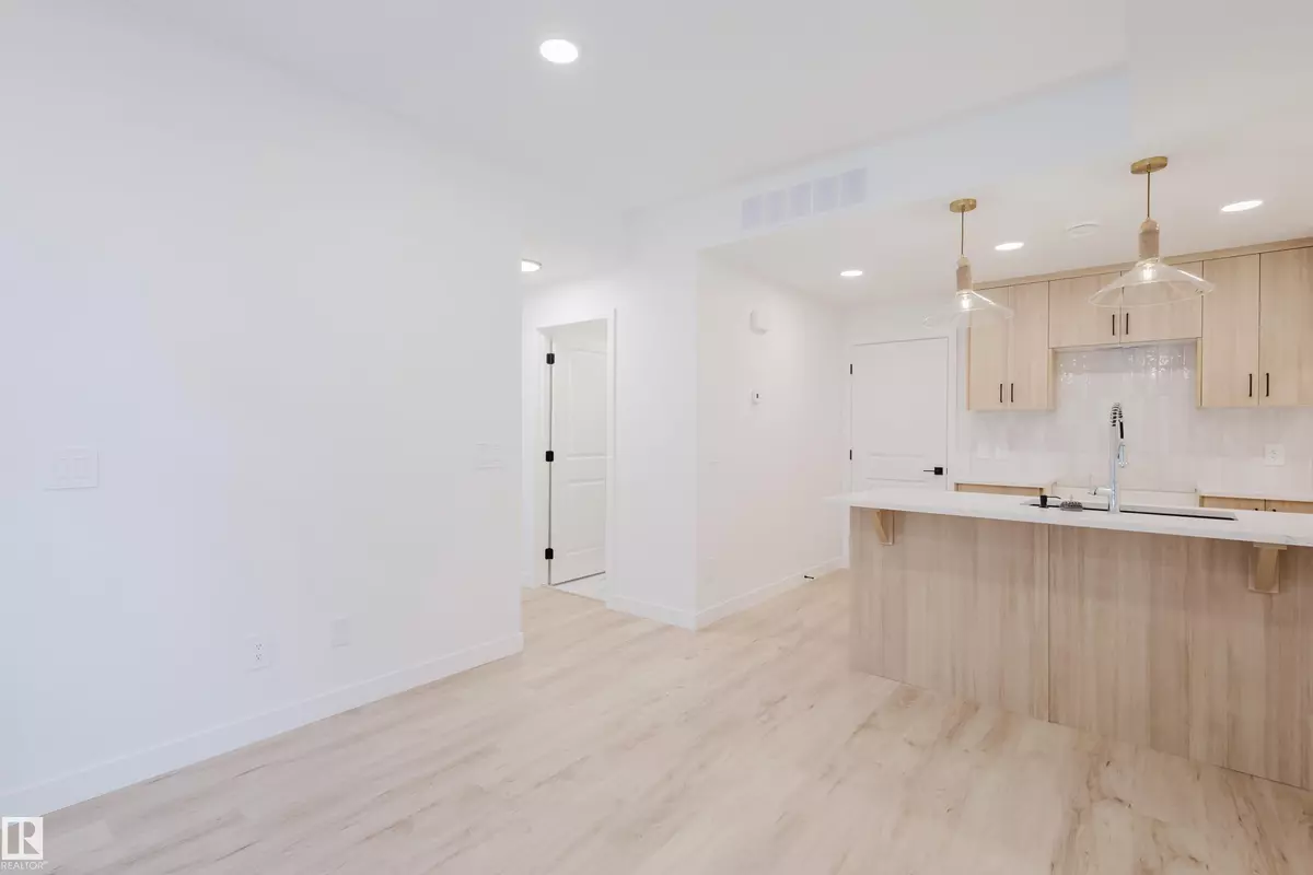 Edmonton, AB T6W 5C6,#30 16231 19 AV SW