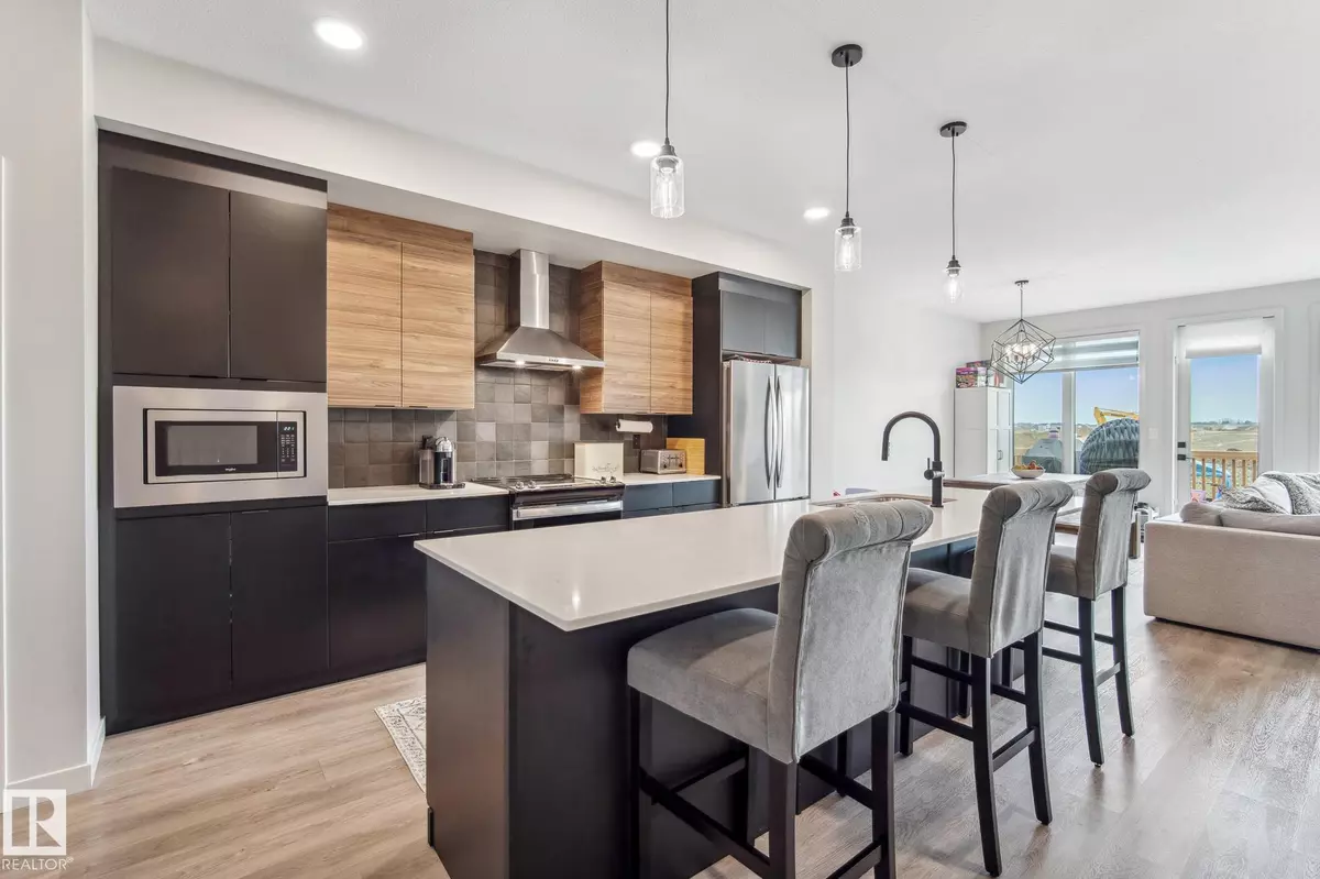 Edmonton, AB T6X 2Z4,9192 PEAR DR SW