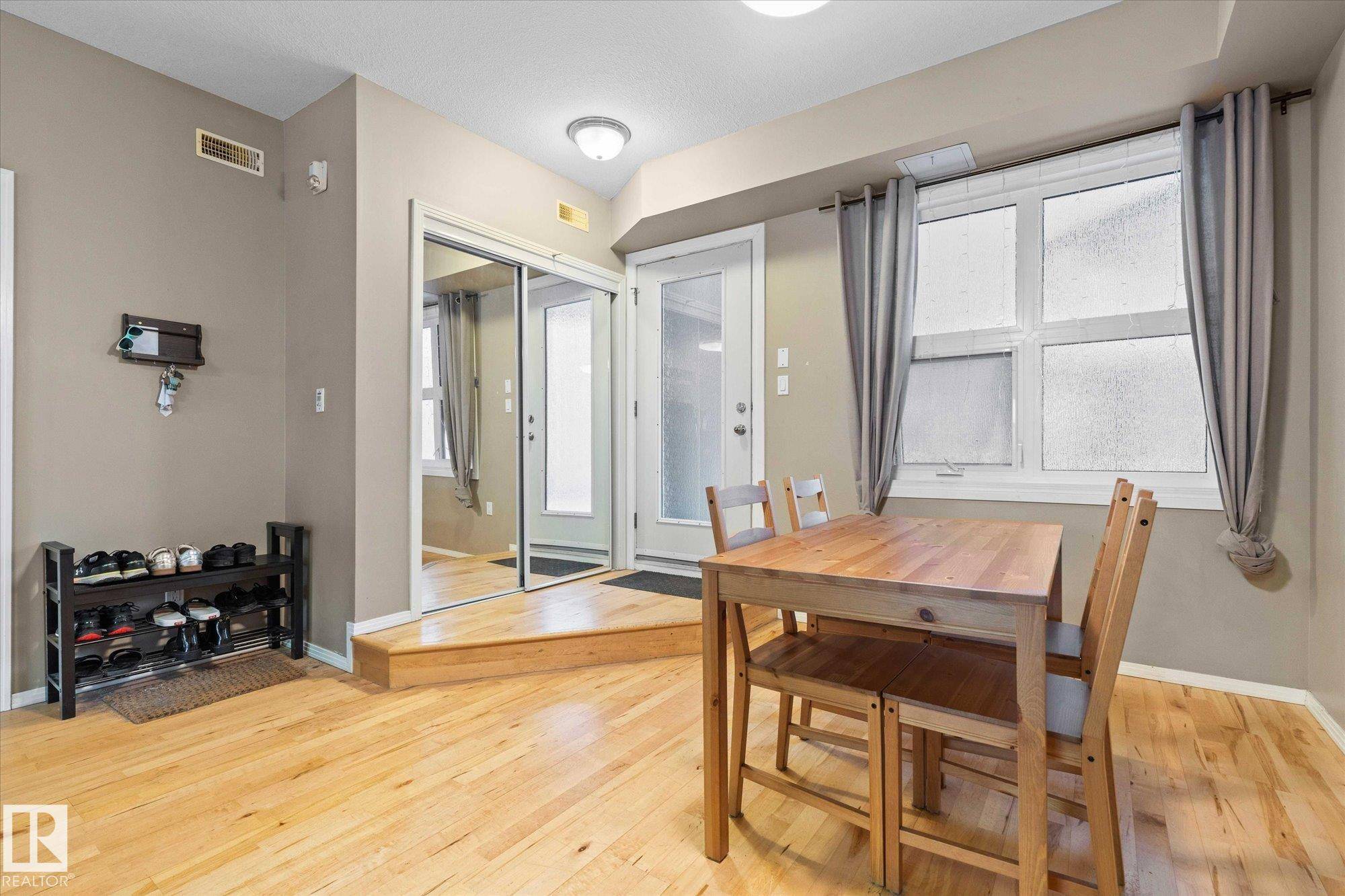 Edmonton, AB T5H 0S2,#107 11933 106 AV NW