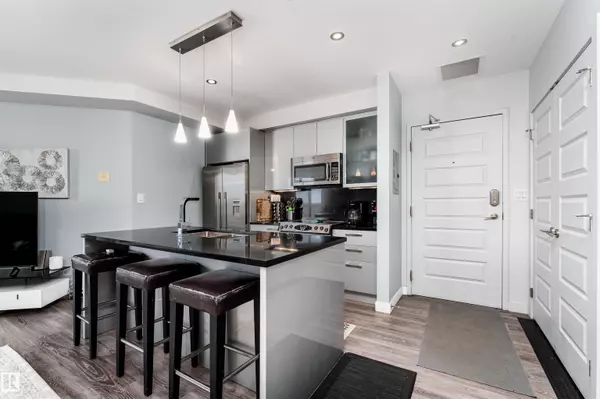 Edmonton, AB T5J 0C2,#1106 10388 105 ST NW